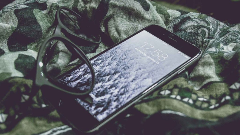 7-Reasons-Why-Foldable-Smartphones-Are-Bound-to-Fail-on-hometalk