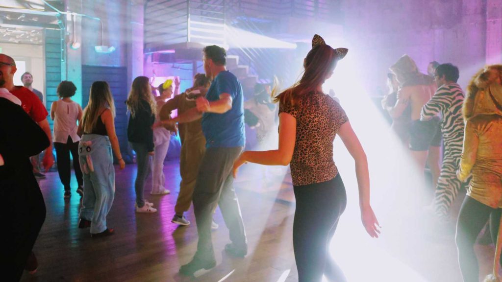 Tips-to-Renting-a-Limo-for-The-Corporate-Holiday-Party-on-hometalk