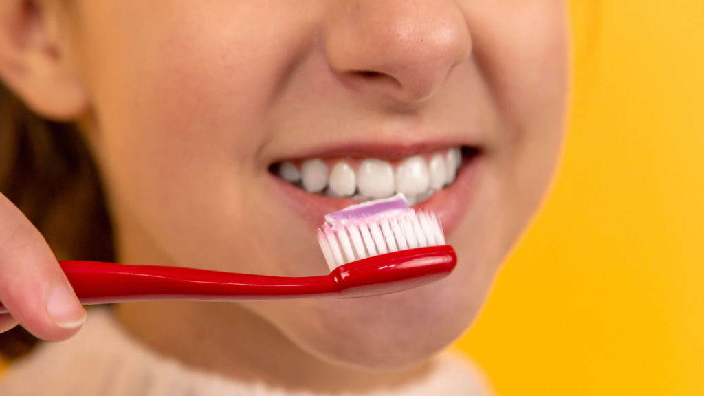 Does-Teeth-Whitening-Toothpaste-Work-Right-Away-on-hometalk-news