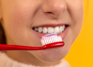 Does-Teeth-Whitening-Toothpaste-Work-Right-Away-on-hometalk-news
